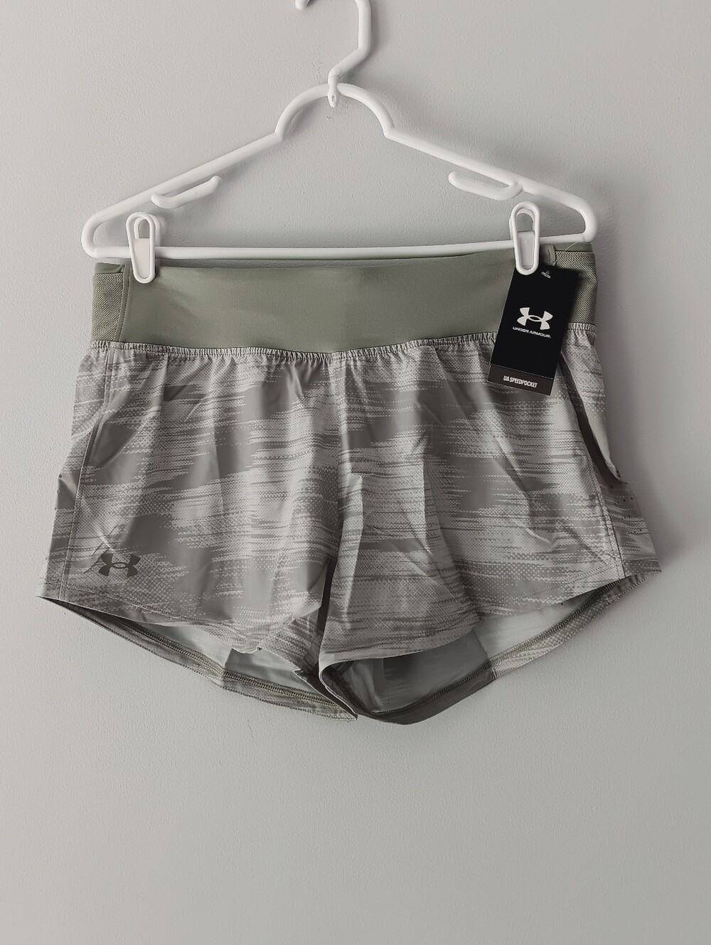 Under Armour Speed Pocket Fitted Running Shorts 3" Inseam White Sage Green Large